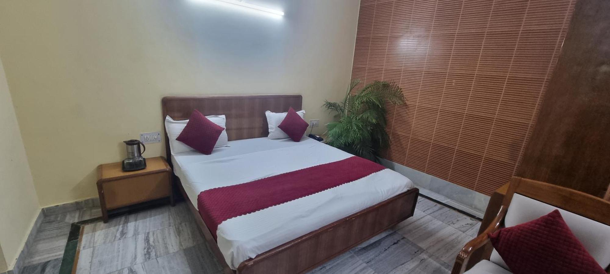 Hotel Har Ki Pauri By Around Stays Haridwar Exterior photo